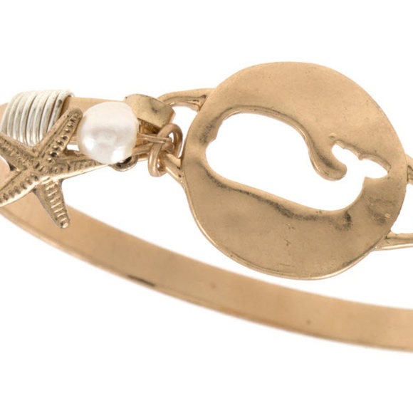 Whale cut out disk bangle bracelet - Gold - Picture 2 of 3